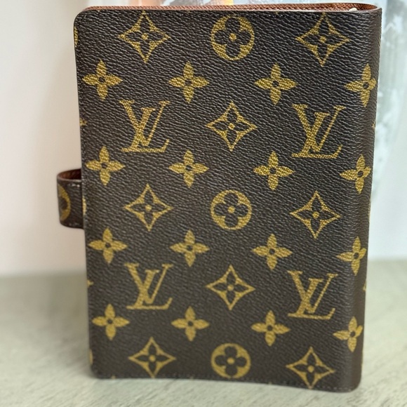Louis Vuitton Medium Ring Agenda Cover - Picture 5 of 7